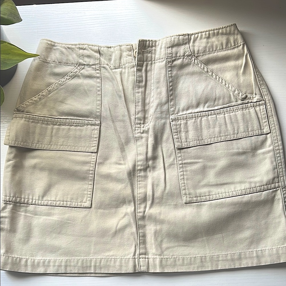 EUC y2k women’s GAP Khaki Pocketed Mini Skirt Size 2 minimalist chic